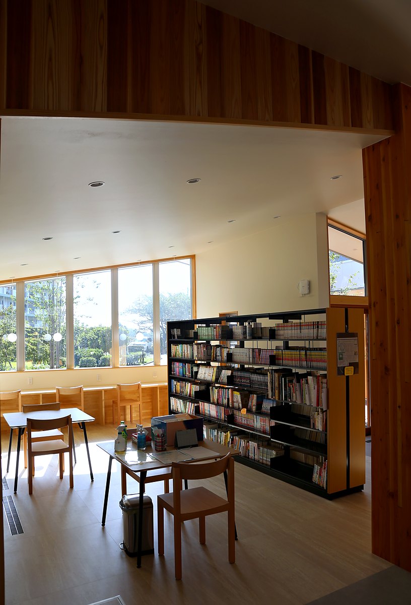図書コーナーの本棚と机
